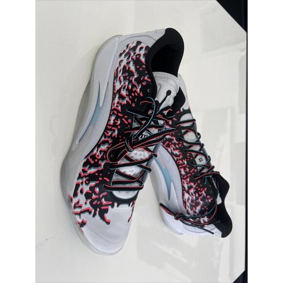 Athletic_Shoes